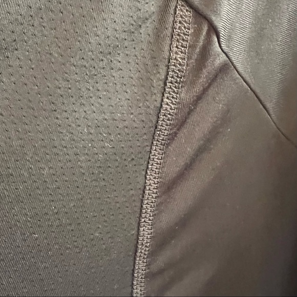 3/$25.00 🛍 NIKE Dri Fit Fitness Top - Picture 4 of 4